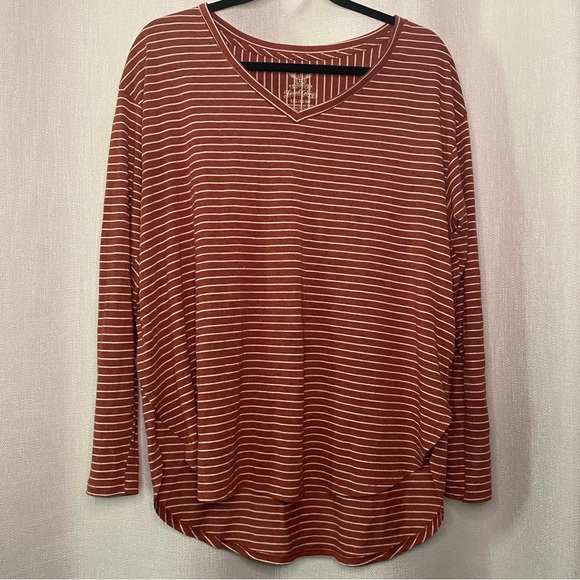 Bundle of (3) Large Tops - Picture 6 of 7